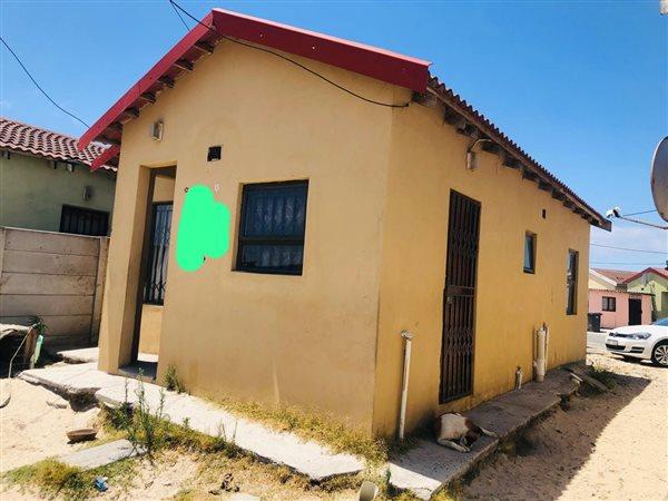 2 Bedroom Property for Sale in Umrhabulo Triangle Western Cape